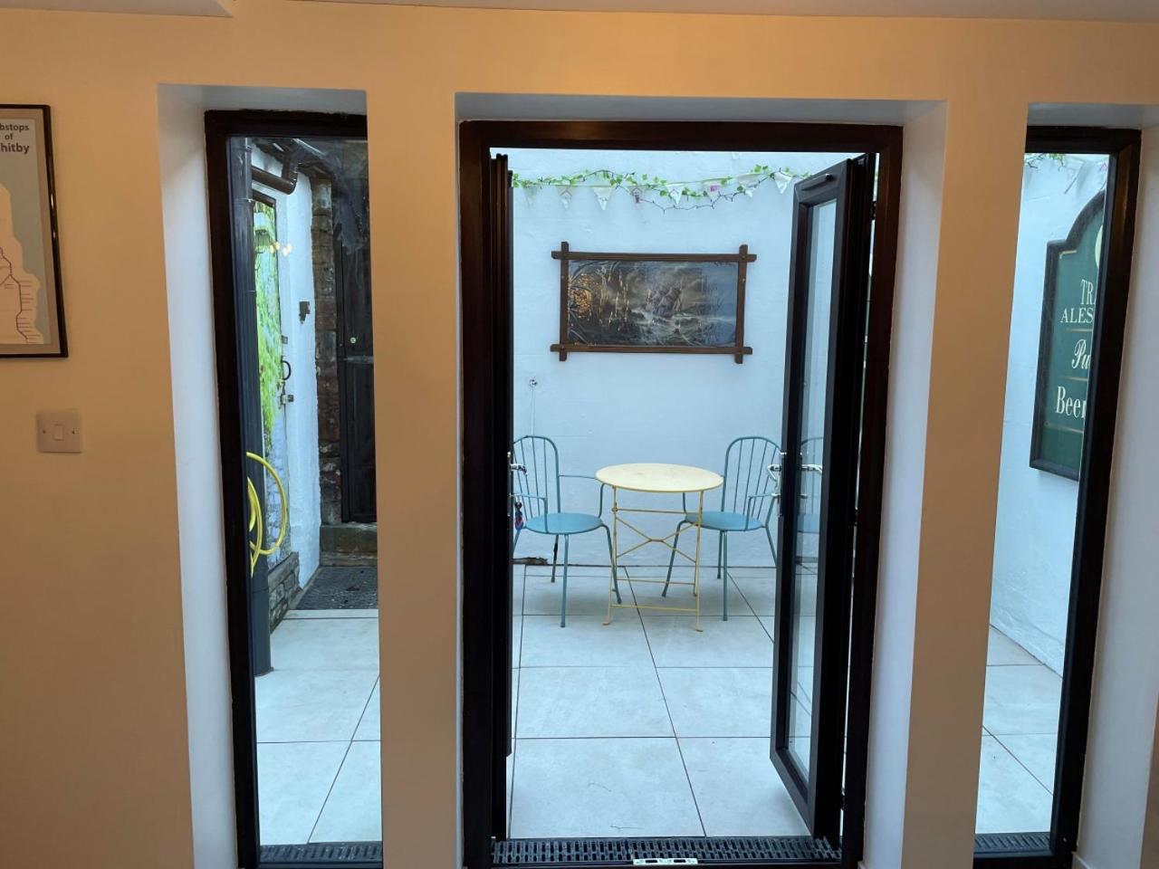 Rovers' Retreat Whitby George Street Extérieur photo